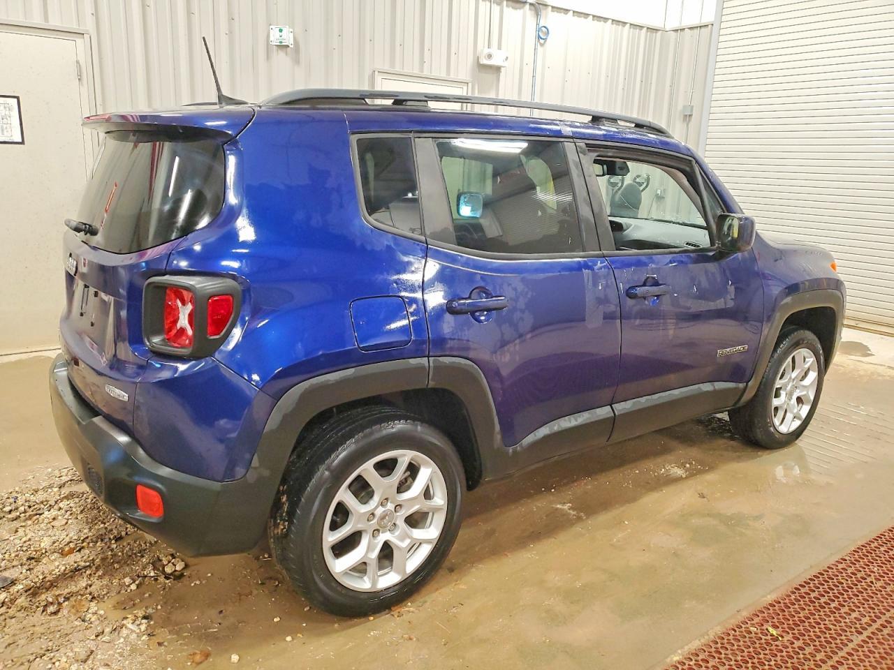 2018 Jeep Renegade Latitude - Image 3