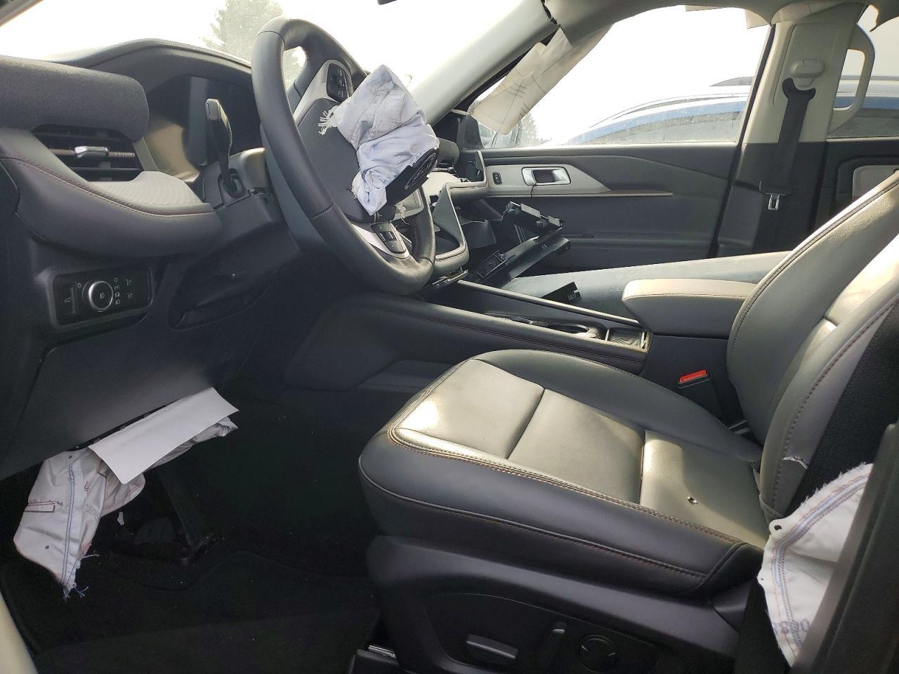 2025 Ford Explorer Active - Image 7