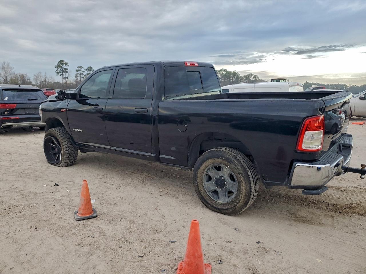 2021 Ram 2500 Tradesman - Фото 2