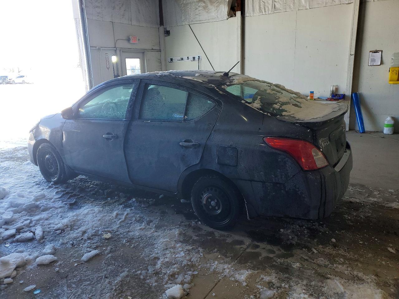 2019 Nissan Versa S - Фото 2