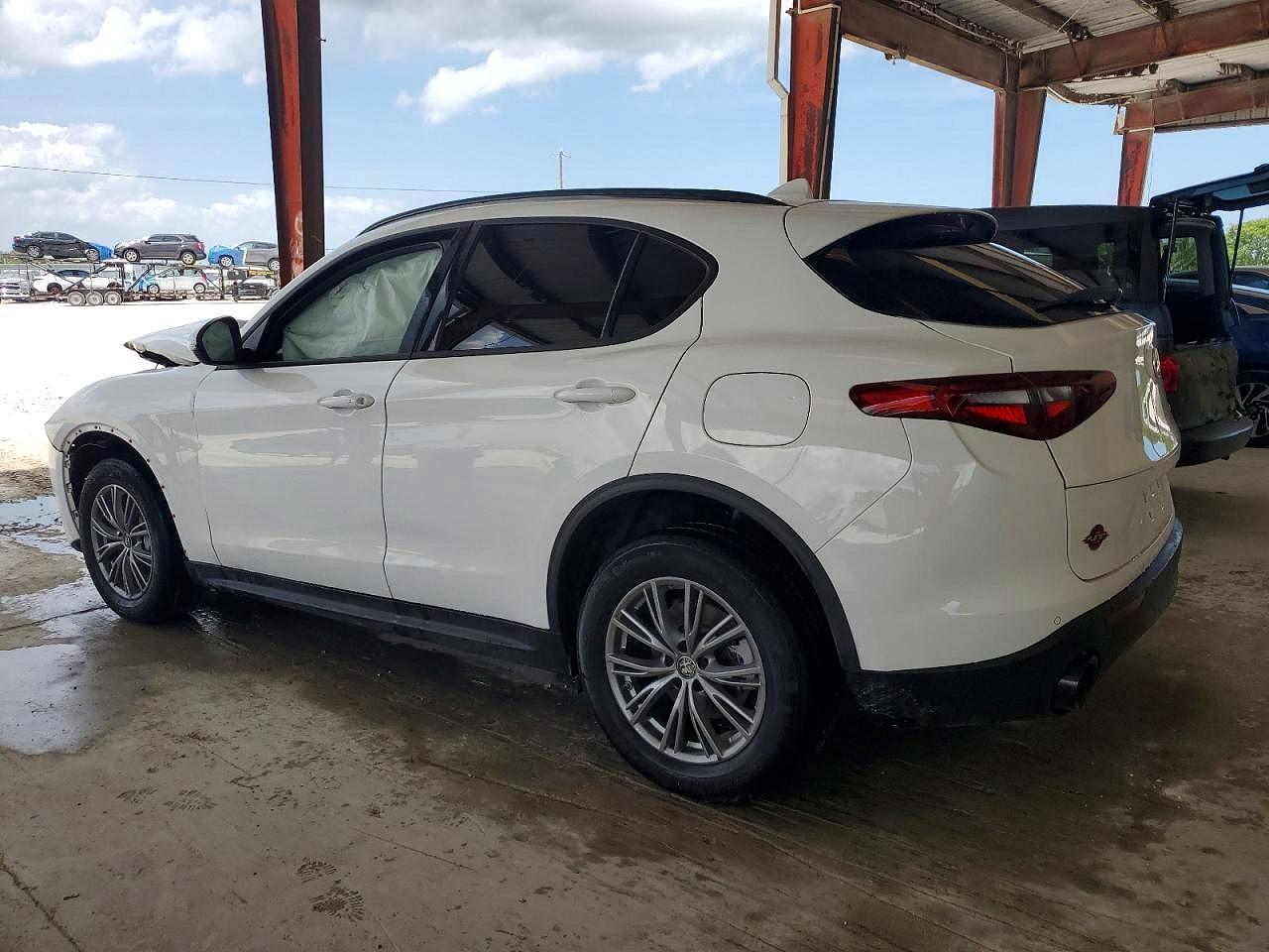 2022 Alfa Romeo Stelvio - Фото 2