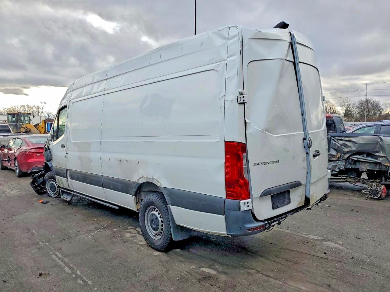 2022 Mercedes-Benz Sprinter 2500 Delivery Van - Фото 2