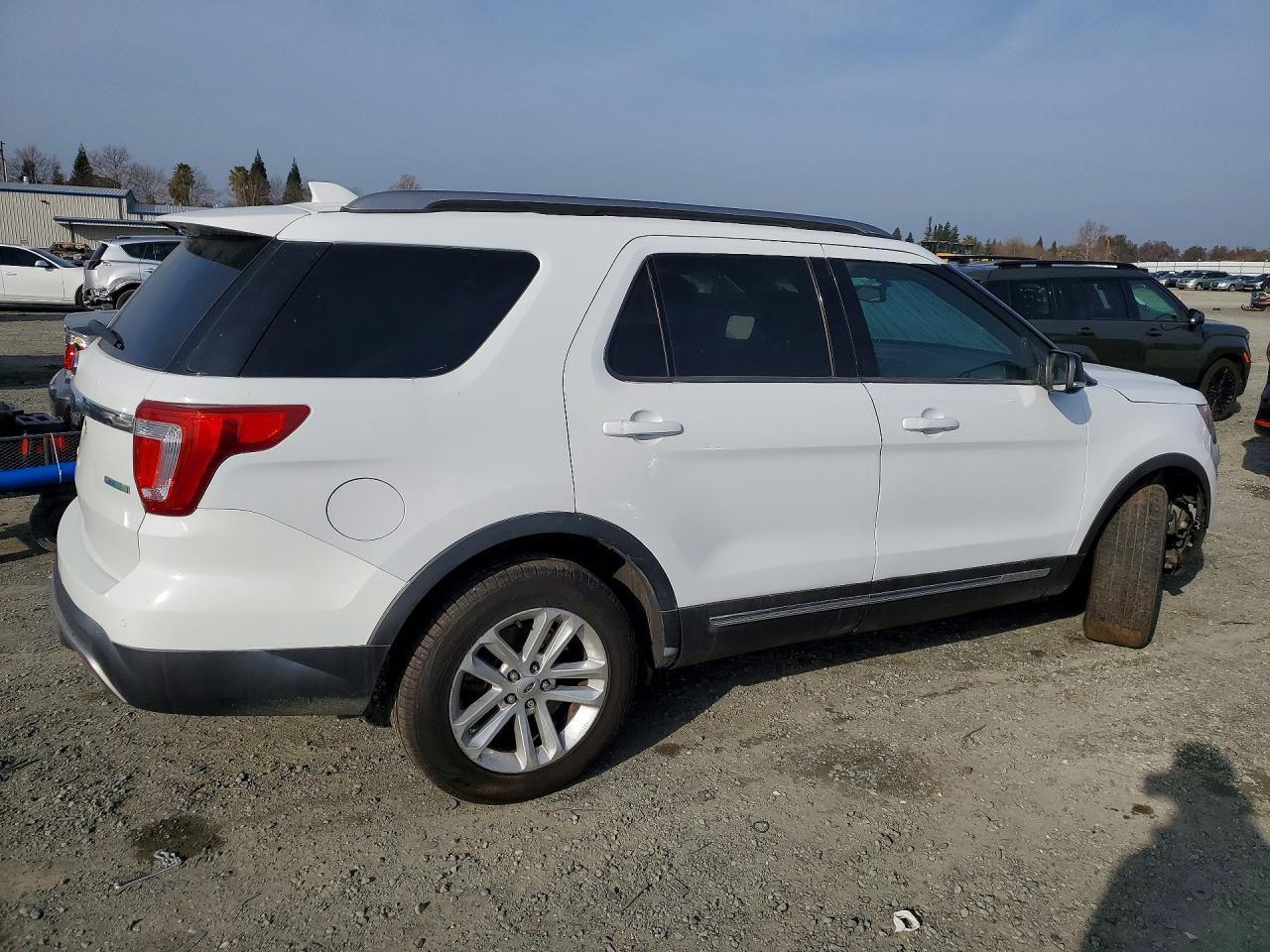 2016 Ford Explorer Xlt - Image 3