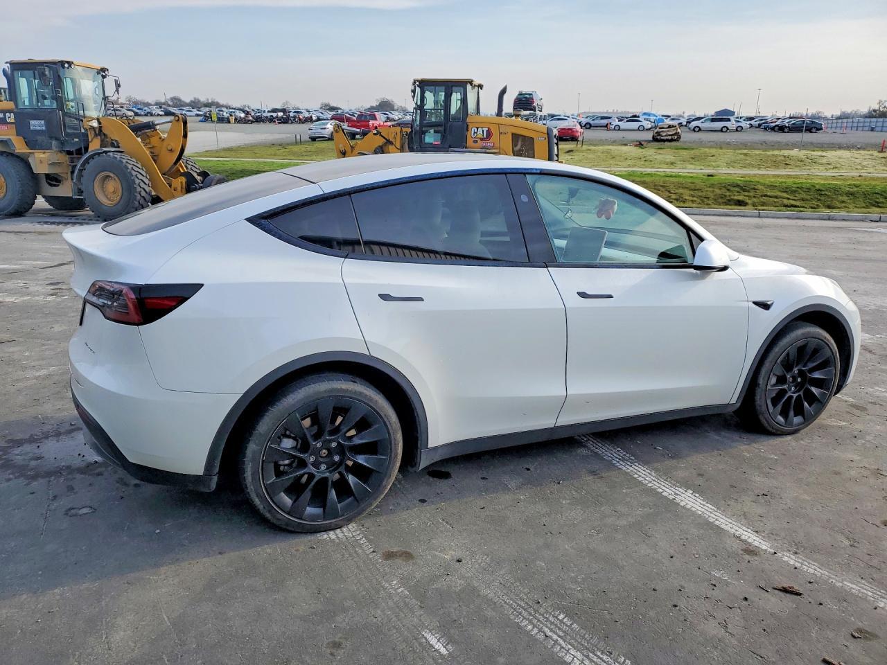 2023 Tesla Model Y - Фото 3