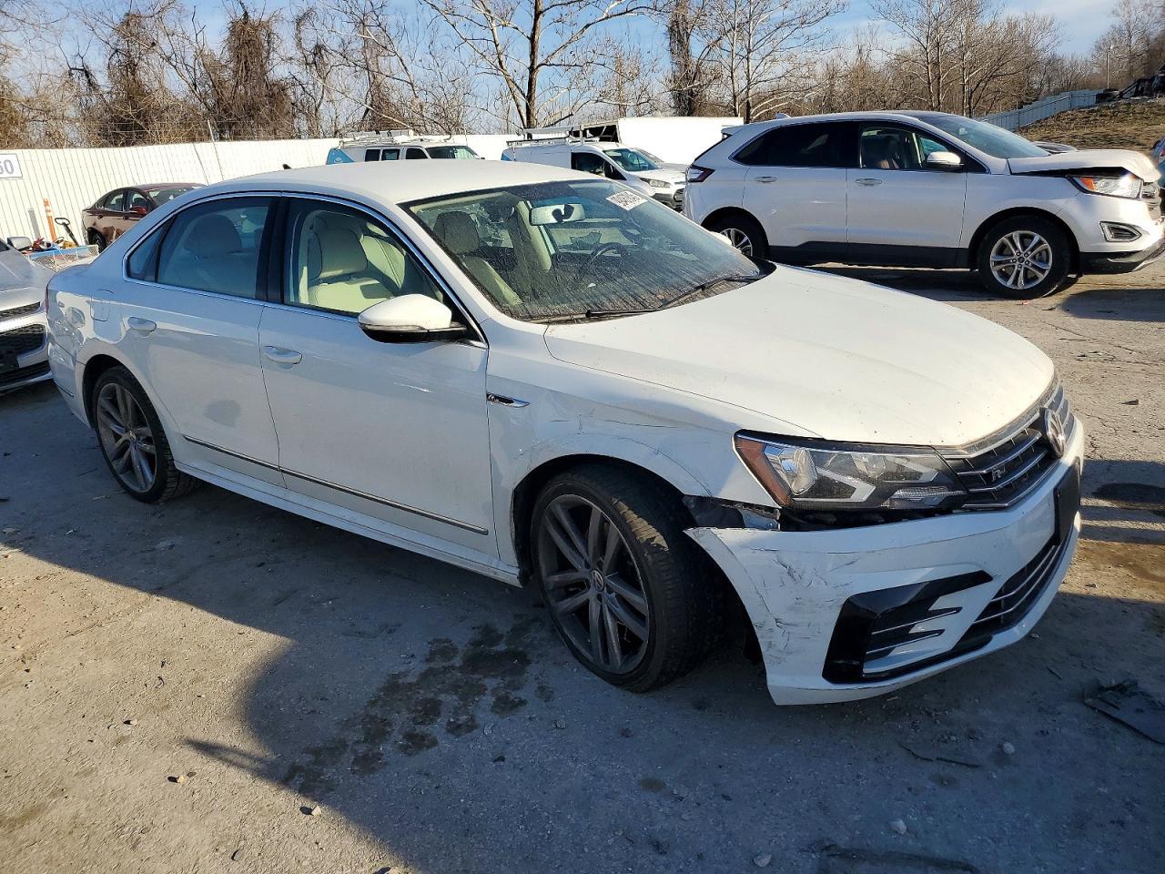 2017 Volkswagen Passat R-Line - Фото 4