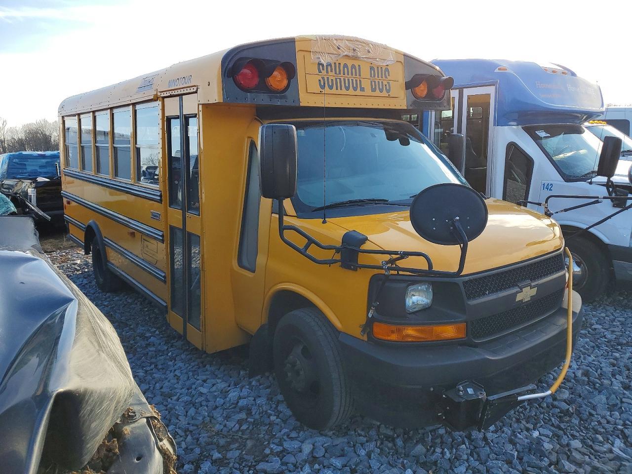 2017 Chevrolet Express G4500 - Фото 4