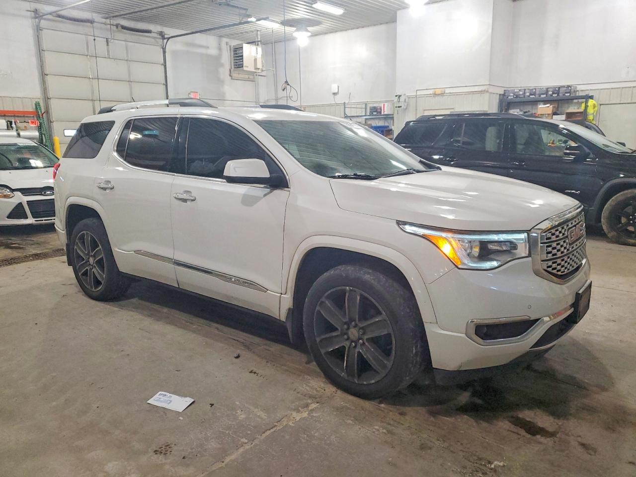 2017 GMC Acadia Denali - Фото 4