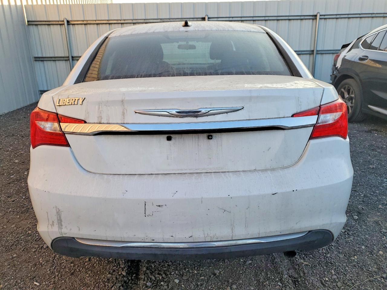 2012 Chrysler 200 - Image 6