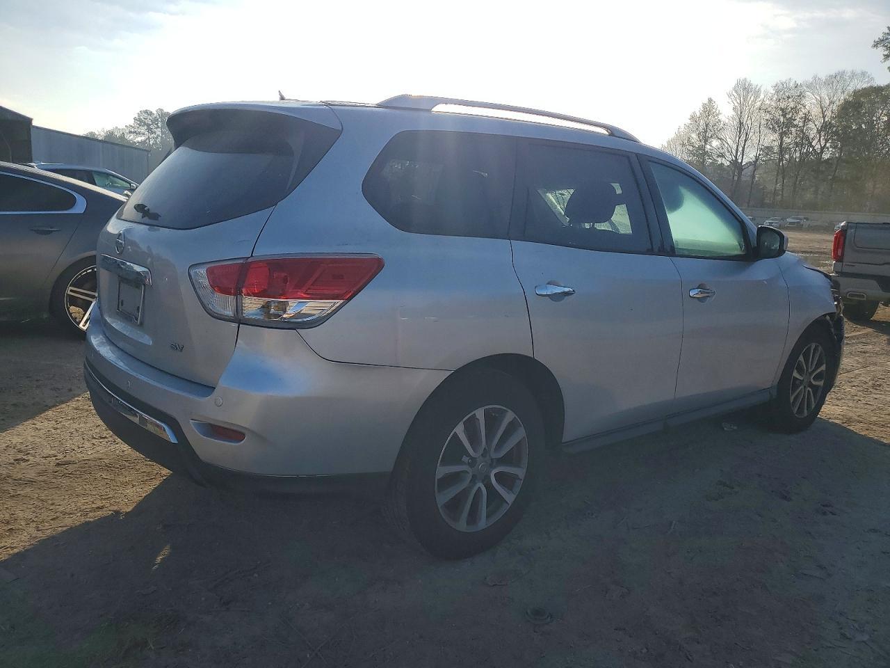 2015 Nissan Pathfinder S - Фото 3