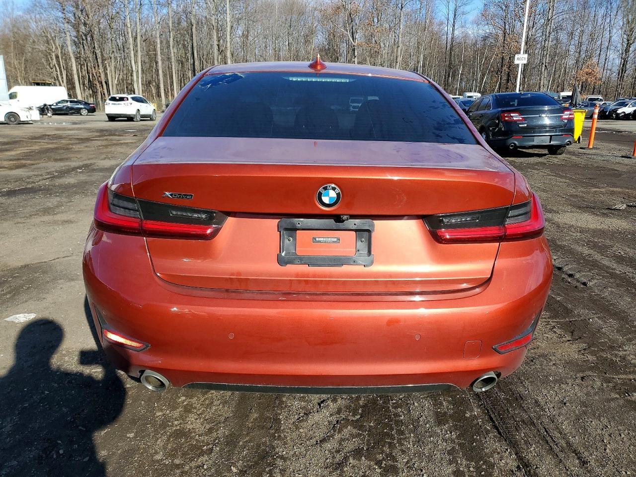 2020 BMW 330Xi - Фото 6