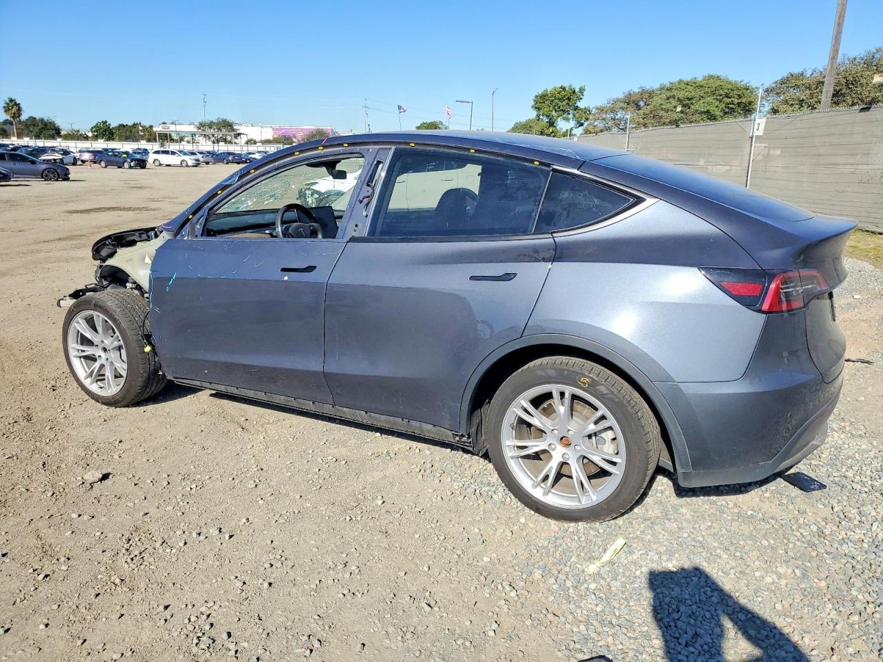 2023 Tesla Model Y - Фото 2