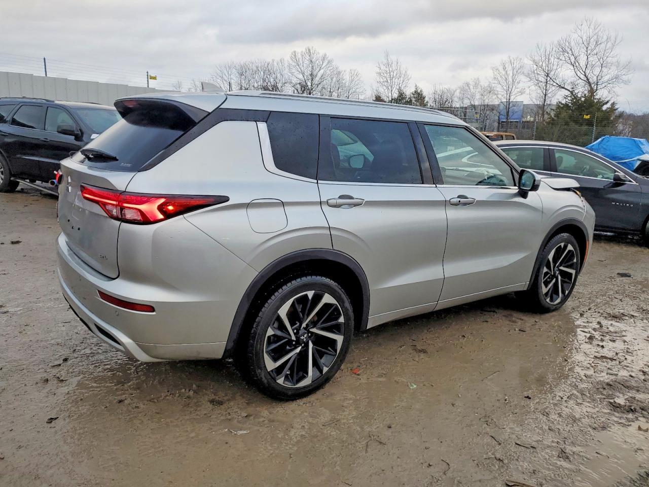 2022 Mitsubishi Outlander Sel/Sel Special Edition - Фото 3
