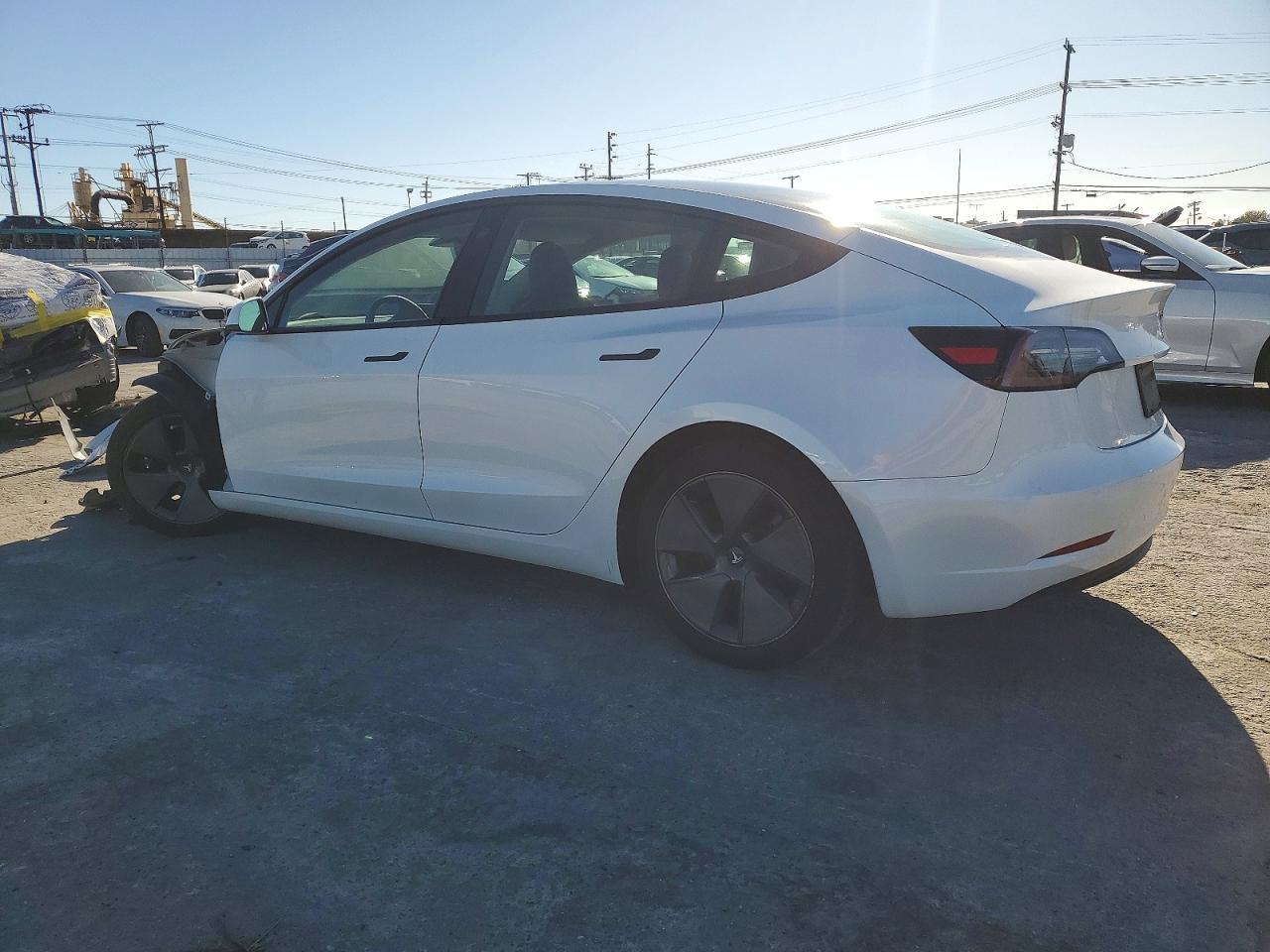 2023 Tesla Model 3 - Фото 2