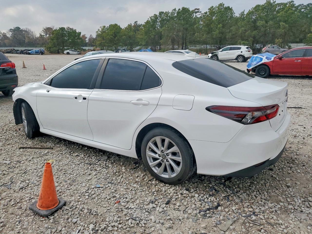 2023 Toyota Camry Le - Фото 2