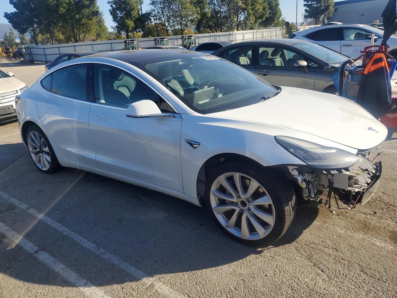2020 Tesla Model 3 - Фото 4