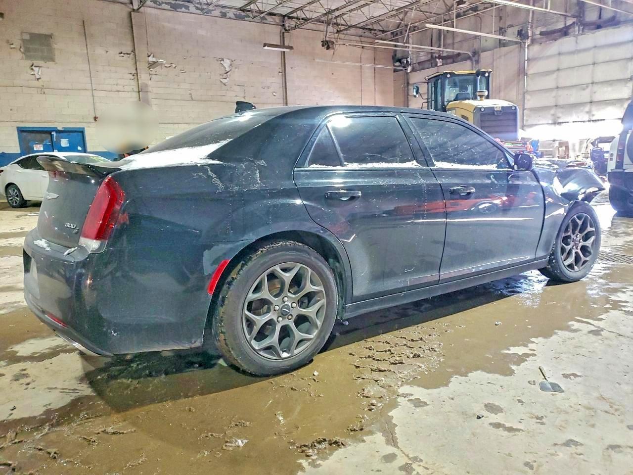 2017 Chrysler 300 S - Фото 3