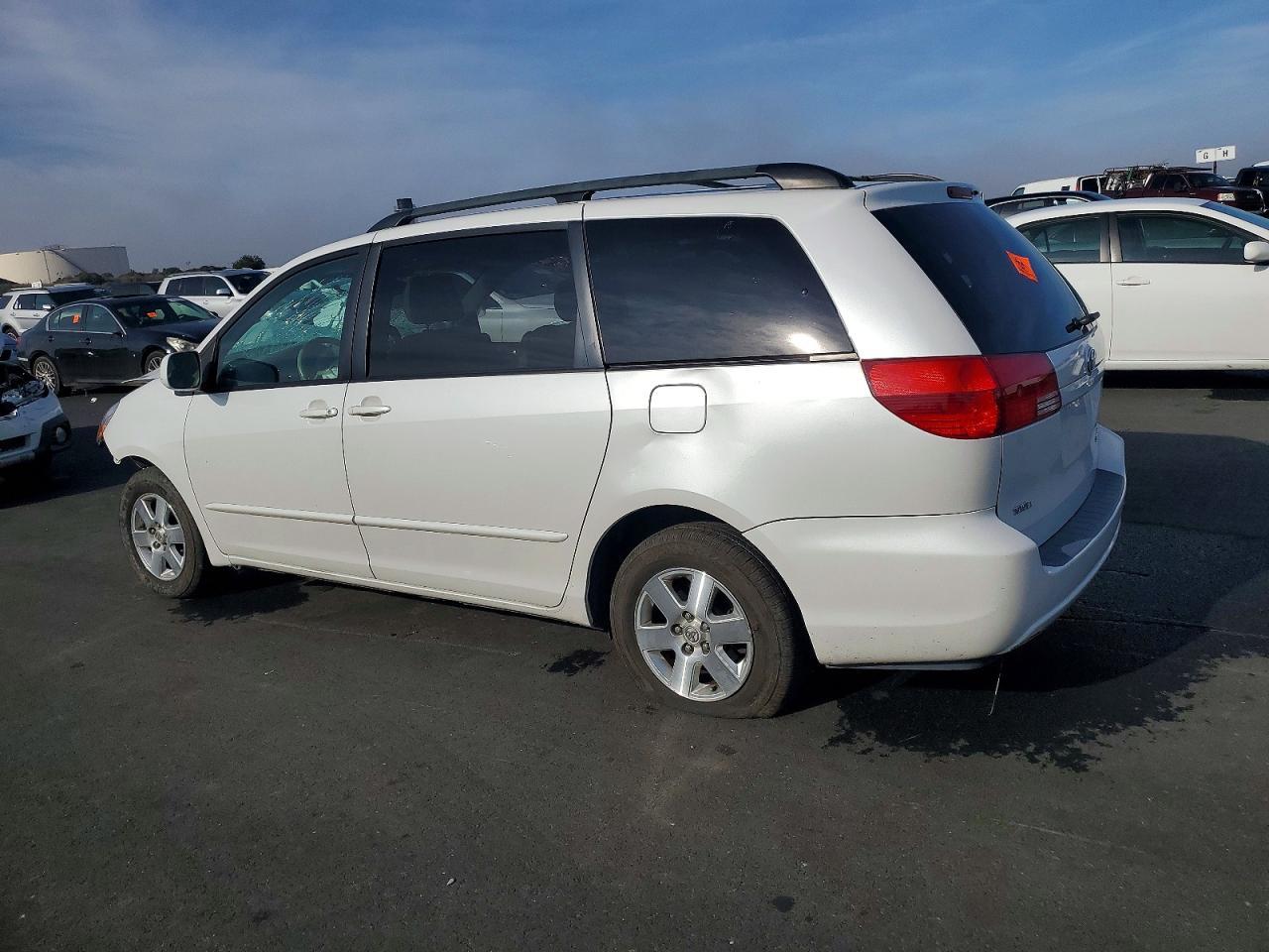 2004 Toyota Sienna Xle - Image 2