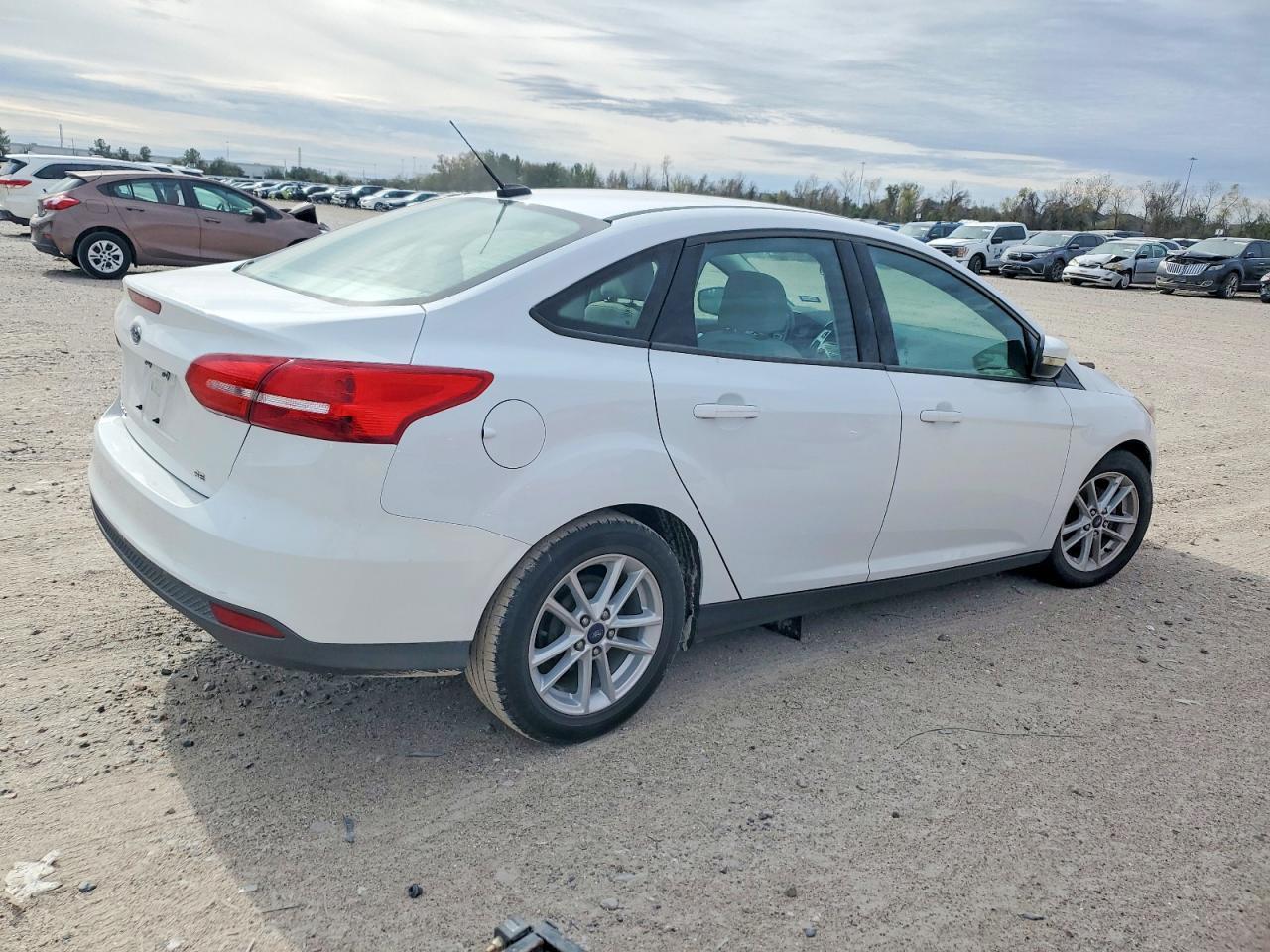 2017 Ford Focus Se - Фото 3