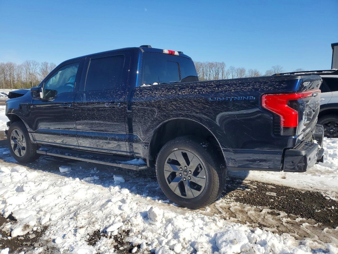 2023 Ford F150 Lightning Pro - Фото 2