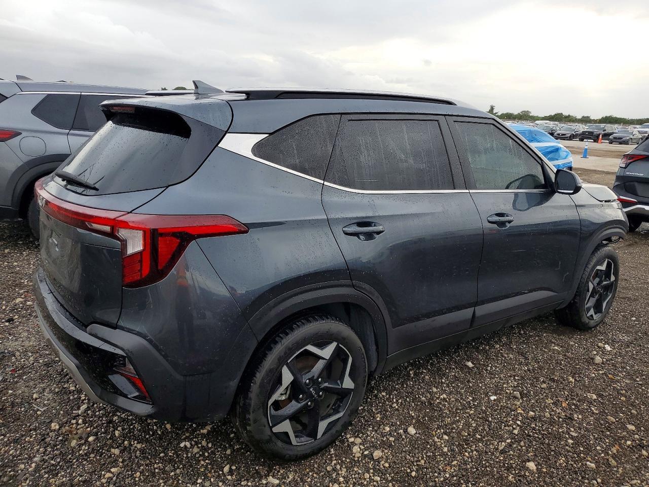 2025 Kia Seltos Ex - Image 3