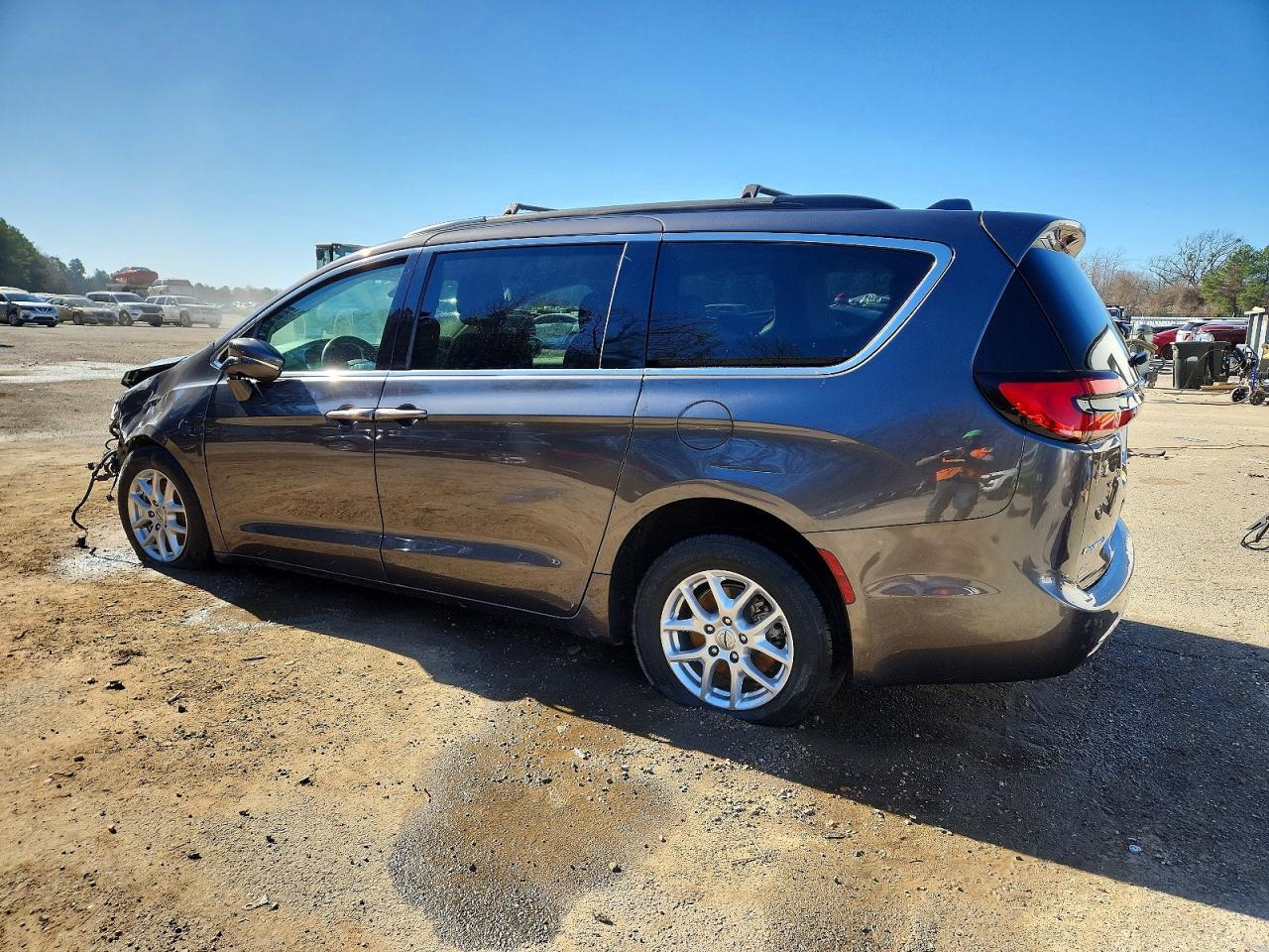 2022 Chrysler Pacifica Touring L - Image 2