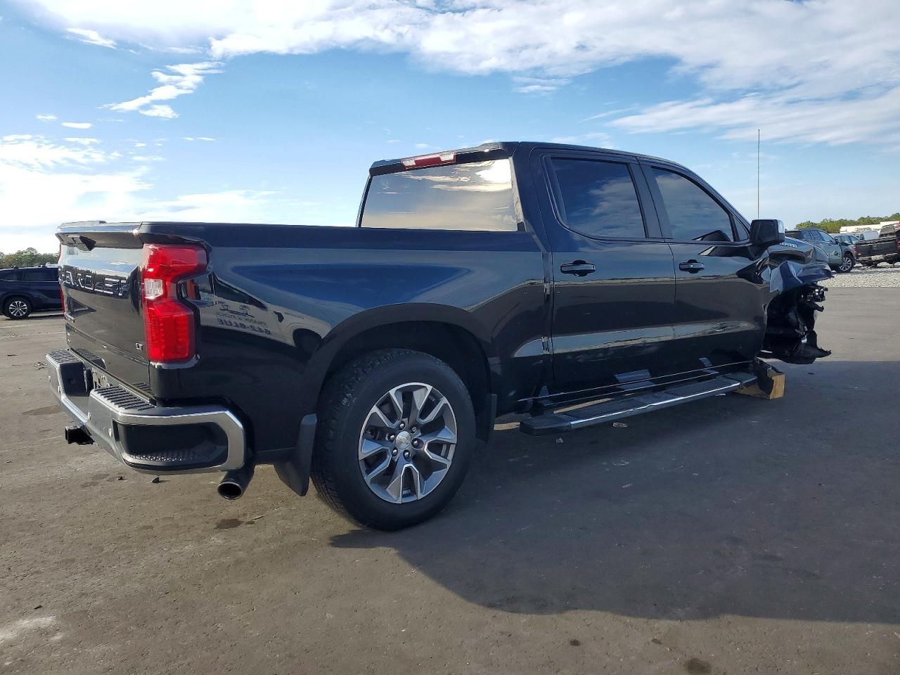 2022 Chevrolet Silverado Ltd C1500 Lt - Image 3