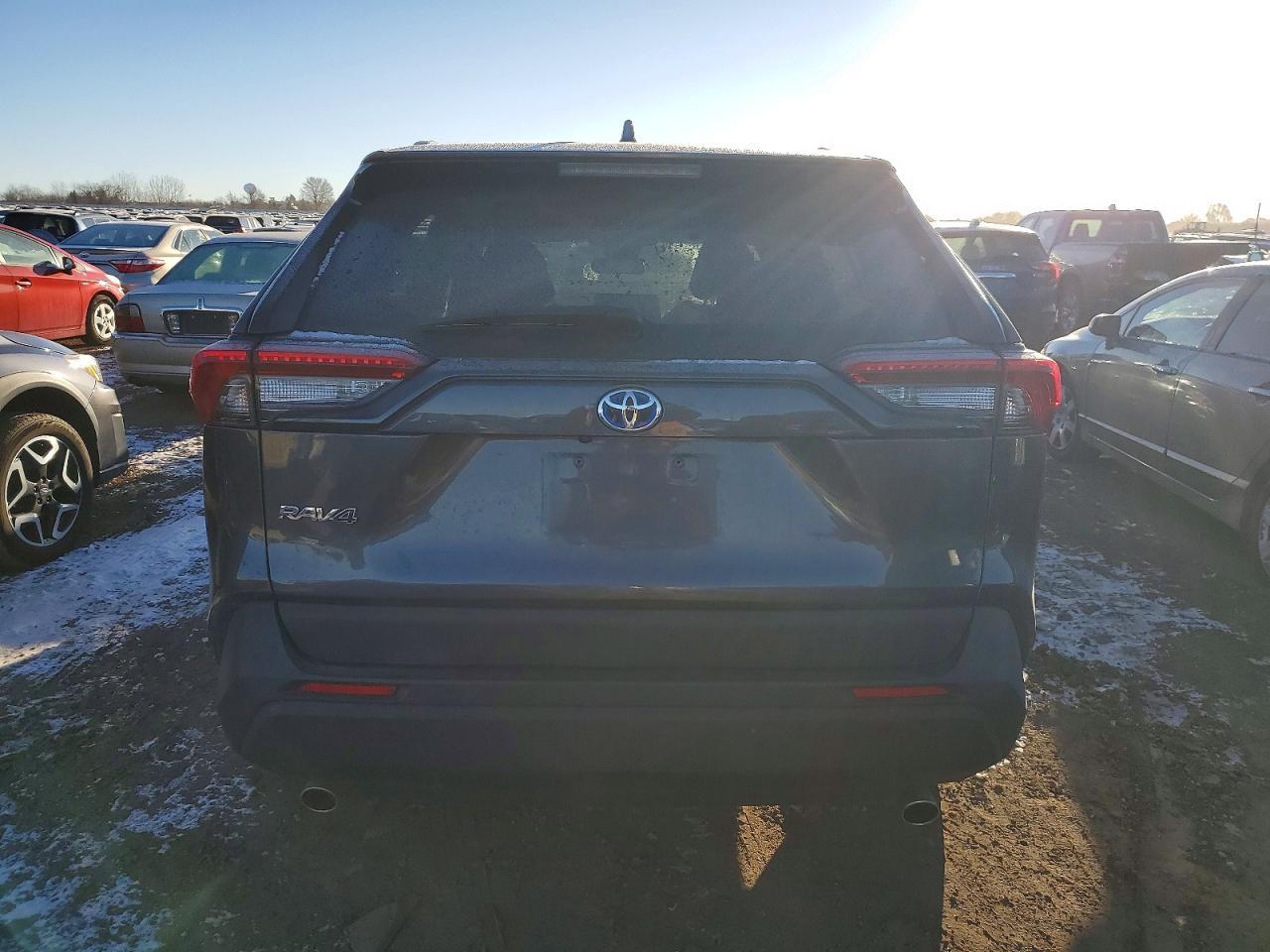 2024 Toyota Rav4 Hybrid Le - Image 6