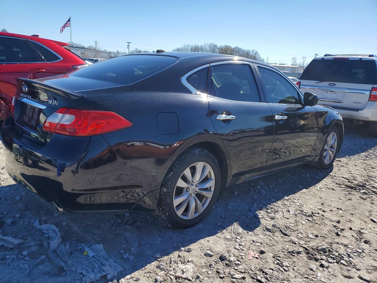 2011 Infiniti M37 X - Image 3