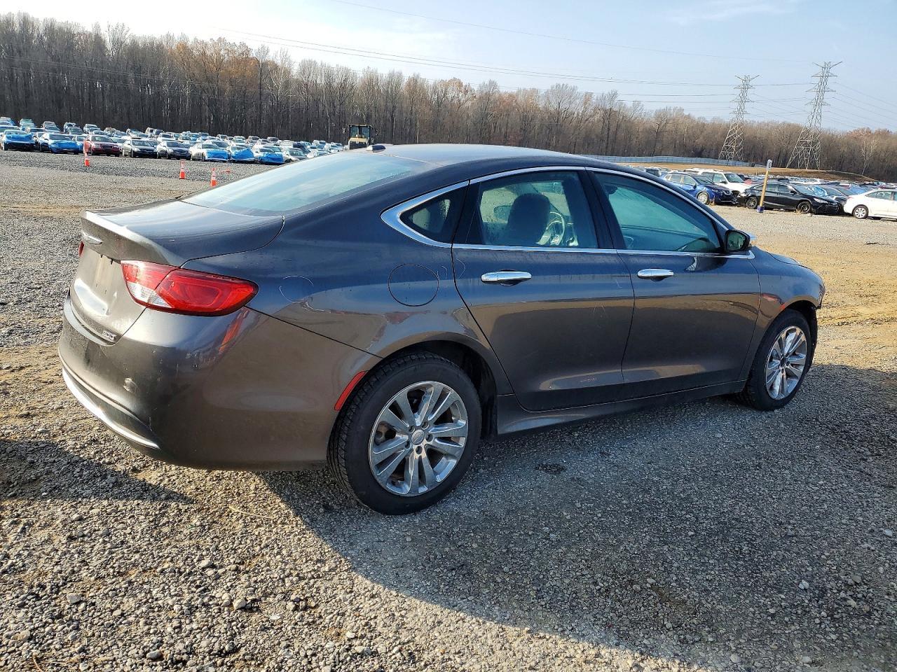 2015 Chrysler 200 Limited - Фото 3