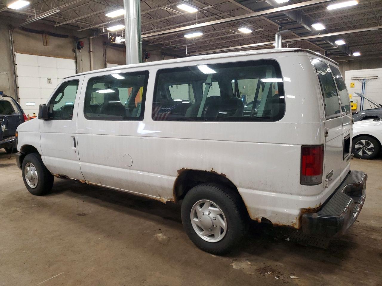 2010 Ford Econoline E350 Super Duty Wagon - Image 2