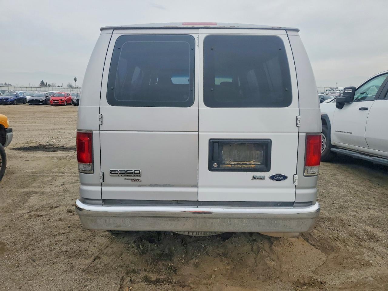 2009 Ford Econoline E350 Super Duty Wagon - Image 6