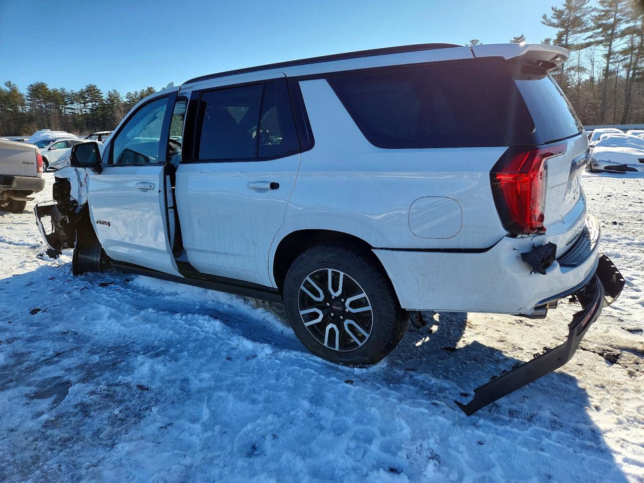 2024 GMC Yukon At4 - Фото 2