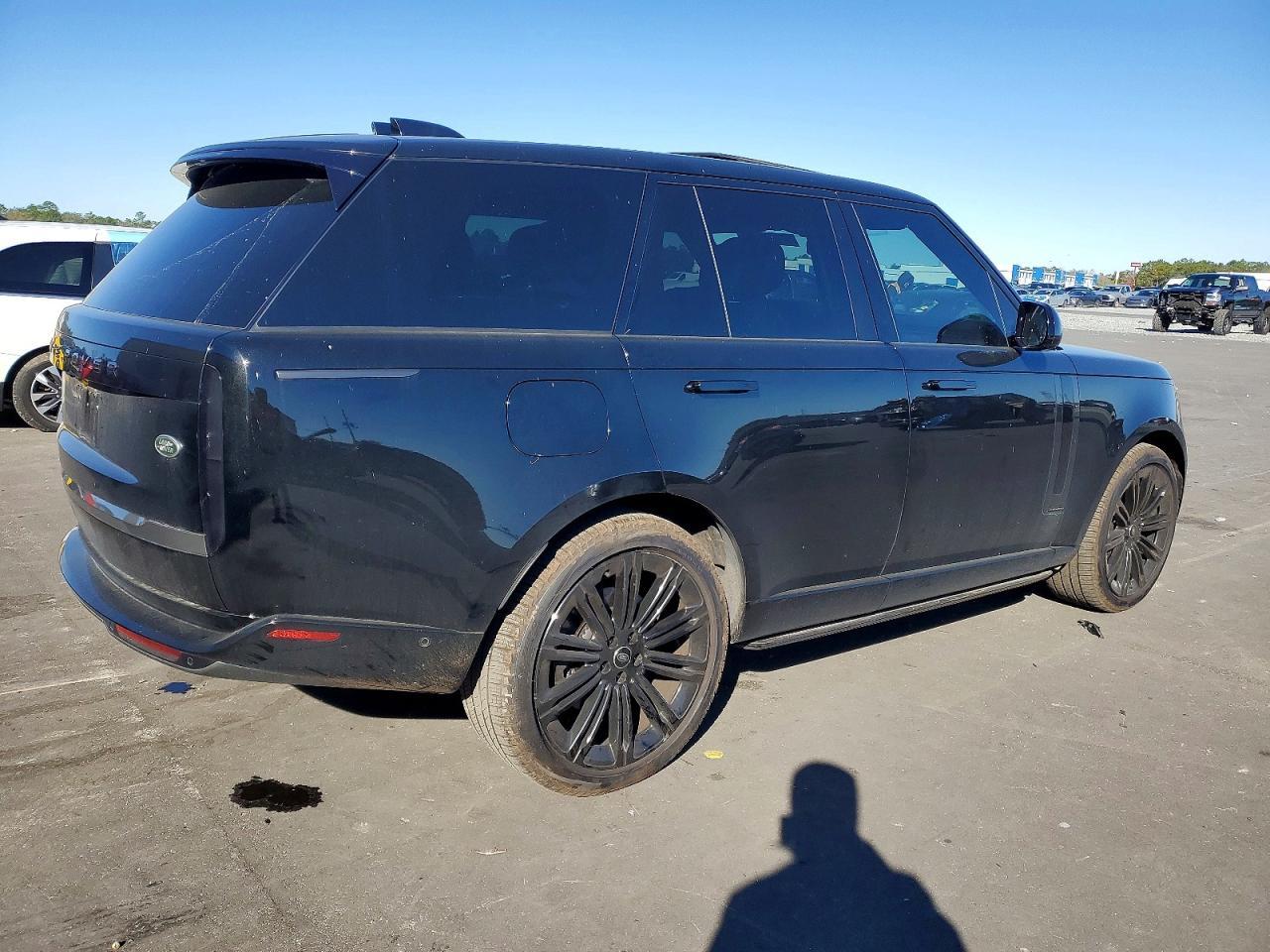 2023 Land Rover Range Rover Autobiography - Image 3