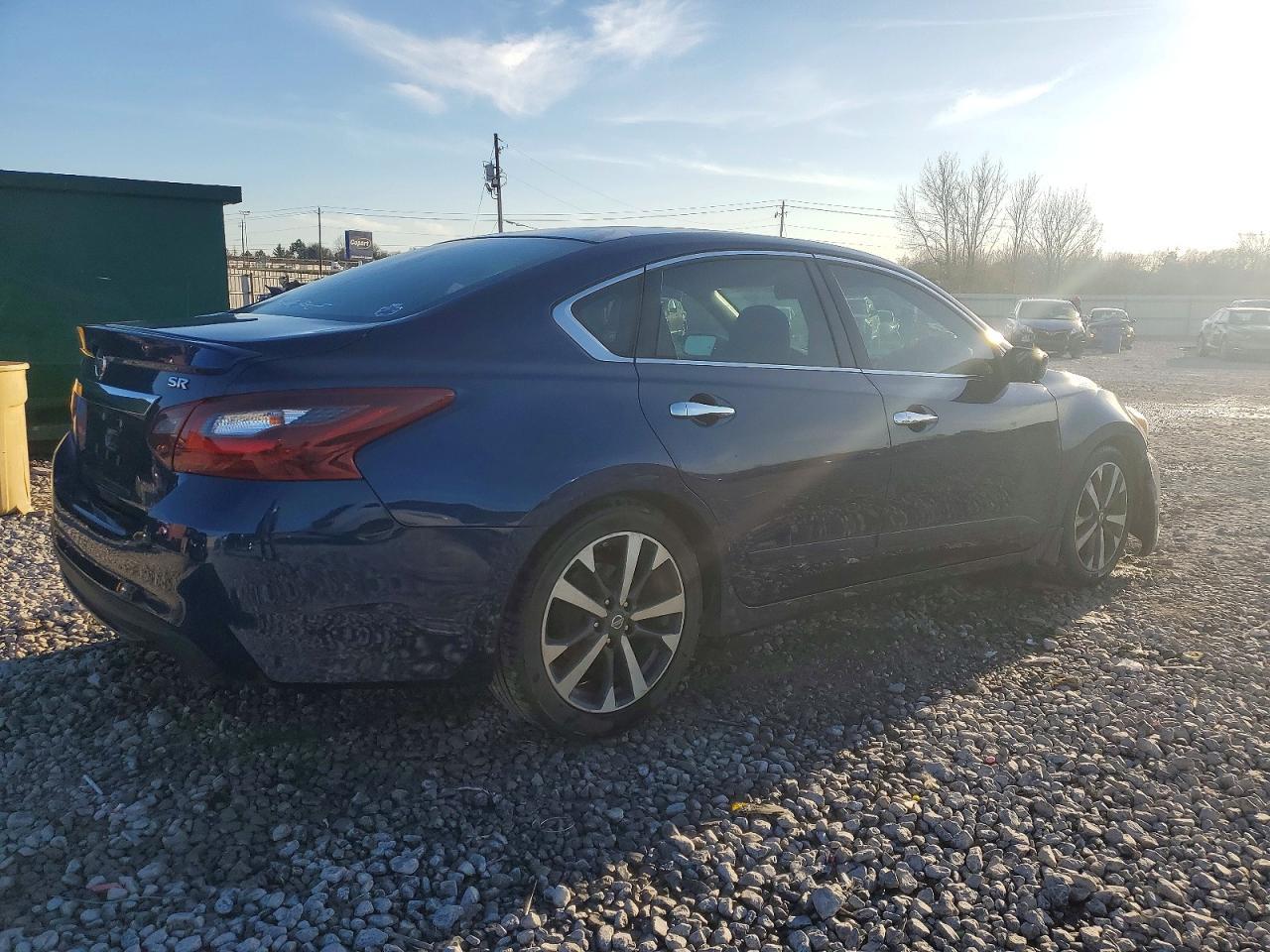 2017 Nissan Altima 2.5 - Image 3