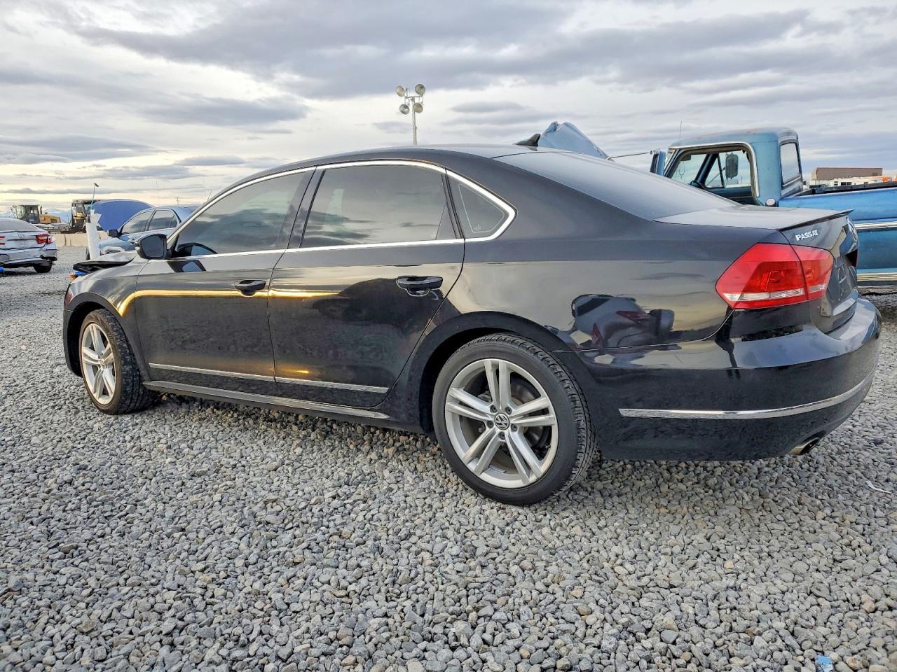 2014 Volkswagen Passat Sel - Image 2