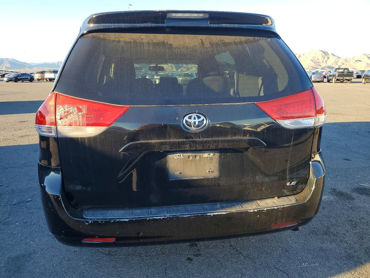 2013 Toyota Sienna Le - Image 6