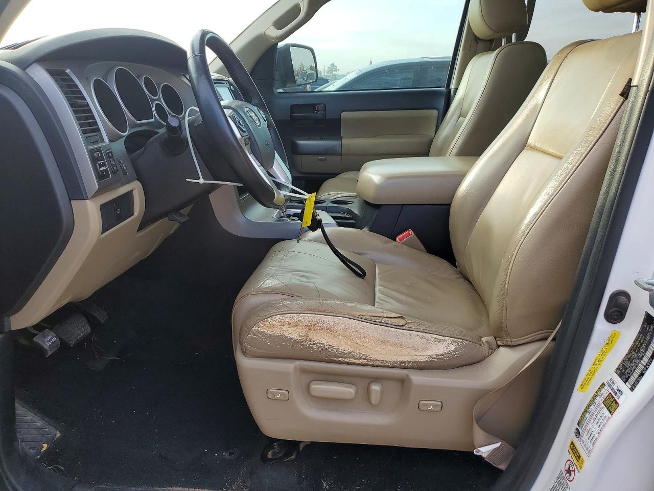 2016 Toyota Sequoia Sr5 - Image 7