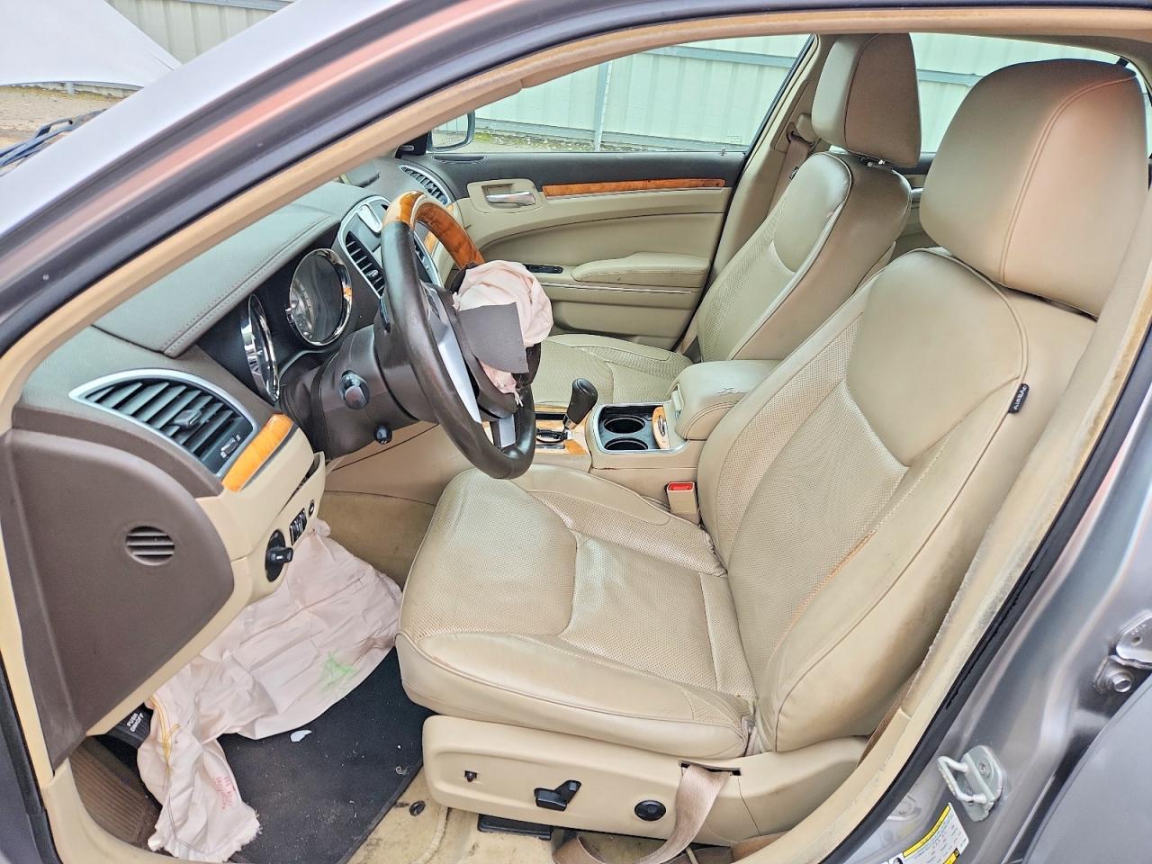 2014 Chrysler 300C - Image 7