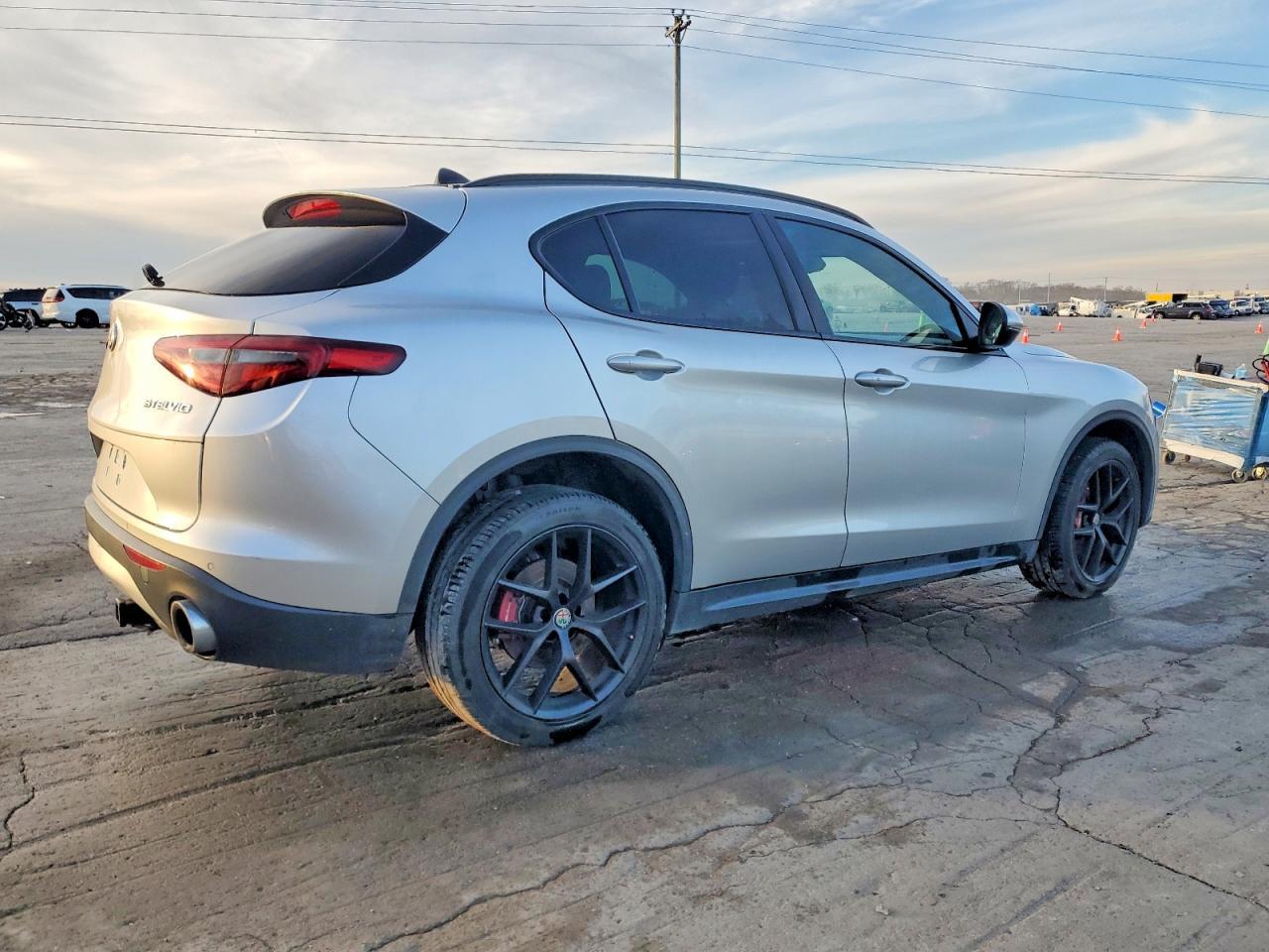 2018 Alfa Romeo Stelvio Ti Sport - Image 3