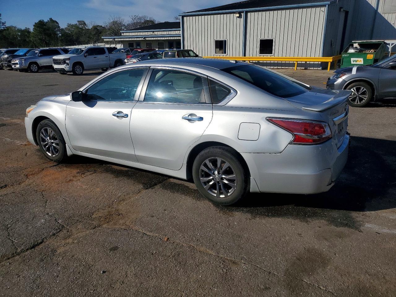 2015 Nissan Altima 2.5 S - Фото 2