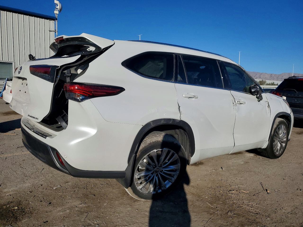 2023 Toyota Highlander Platinum - Фото 3