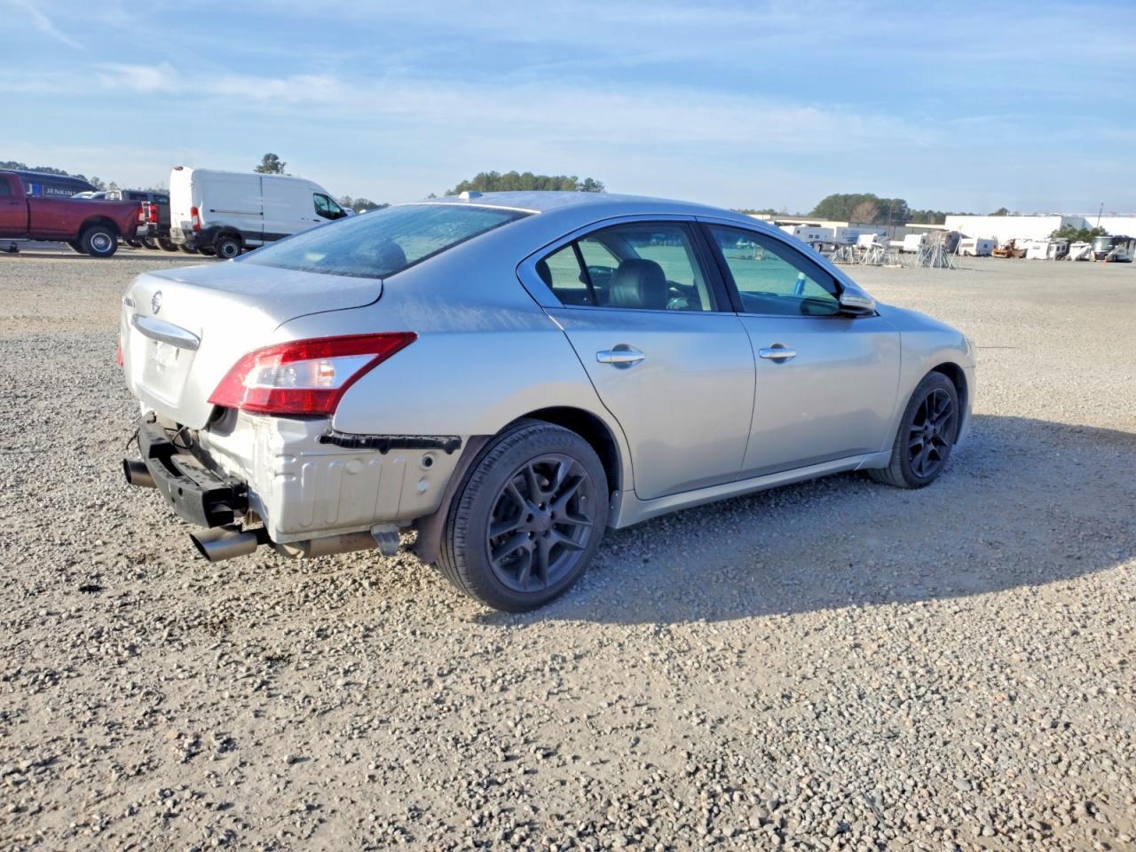 2010 Nissan Maxima S - Фото 3