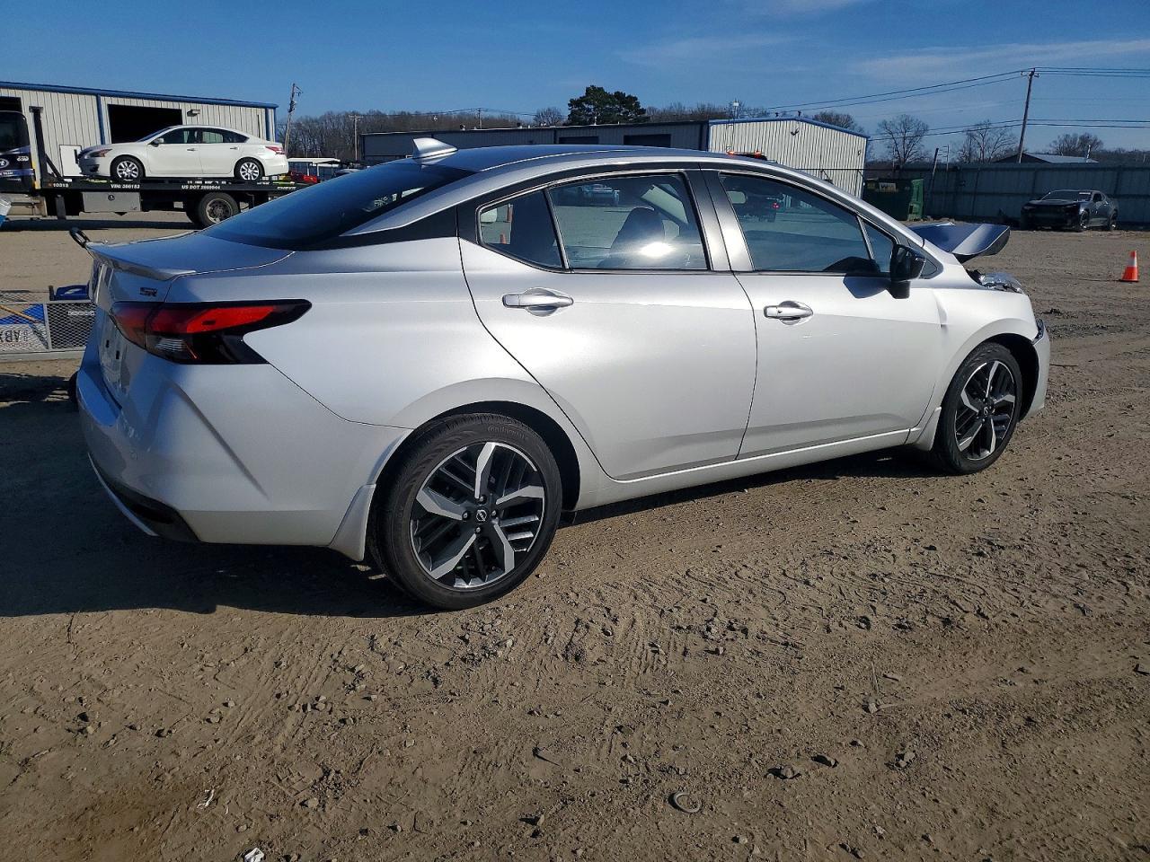 2025 Nissan Versa Sr - Фото 3