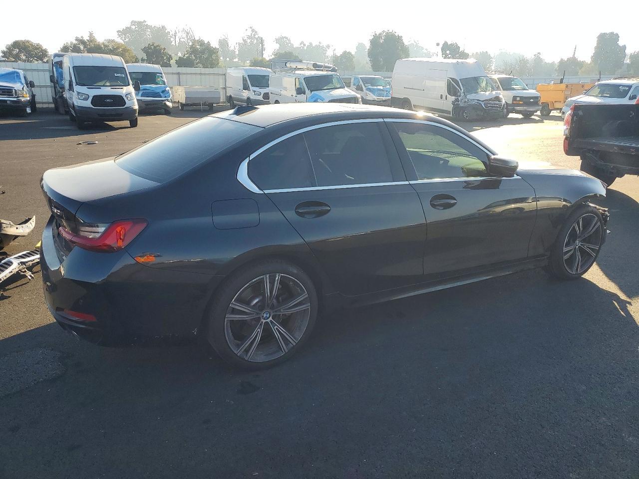 2024 BMW 330I - Фото 3