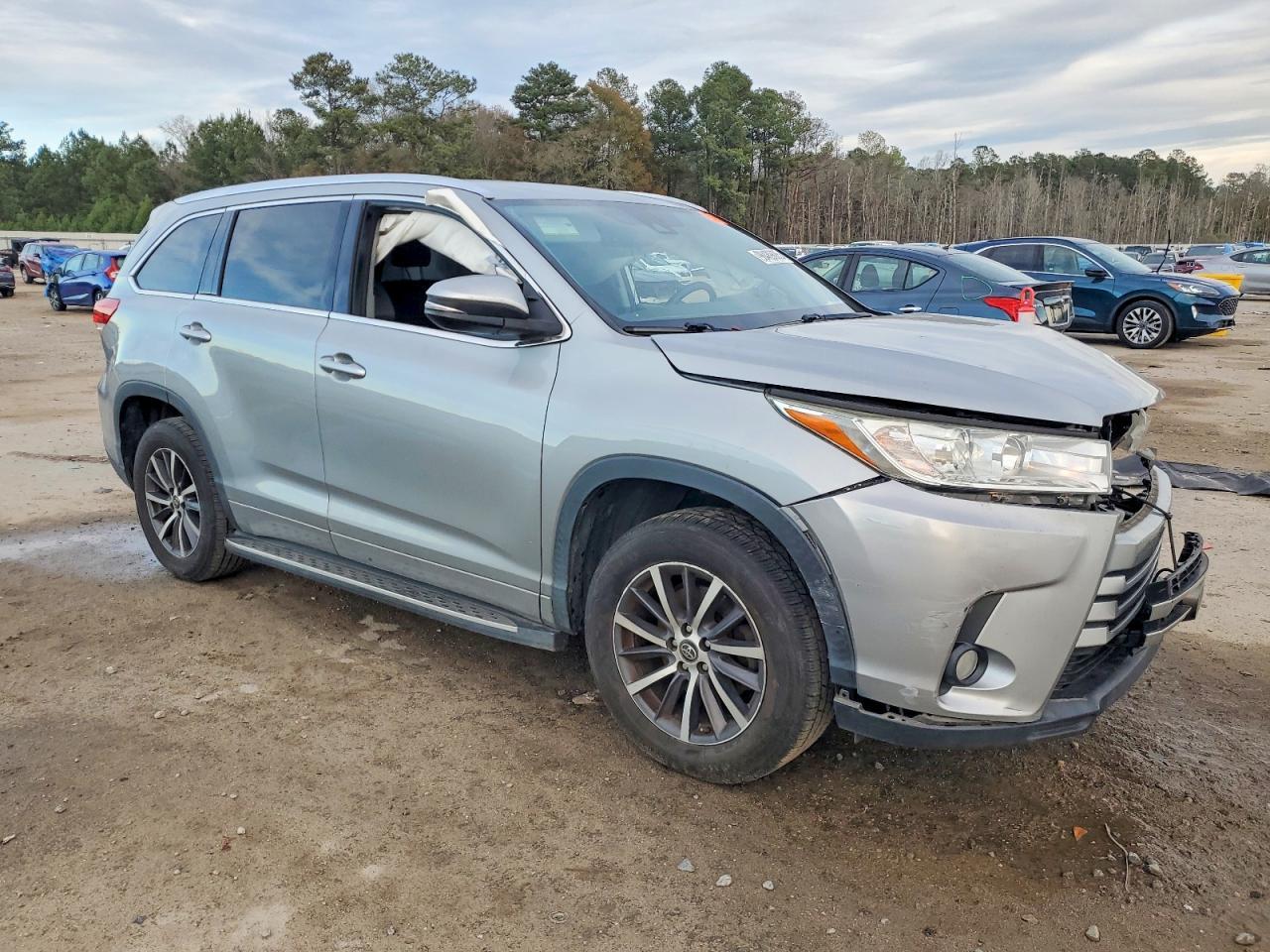 2017 Toyota Highlander Se - Фото 4