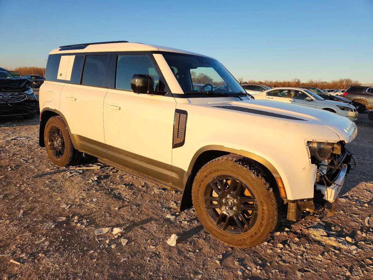 2024 Land Rover Defender 110 S - Фото 4