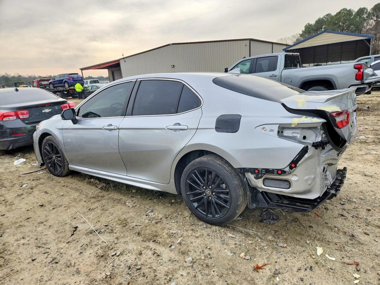2022 Toyota Camry Se - Фото 2