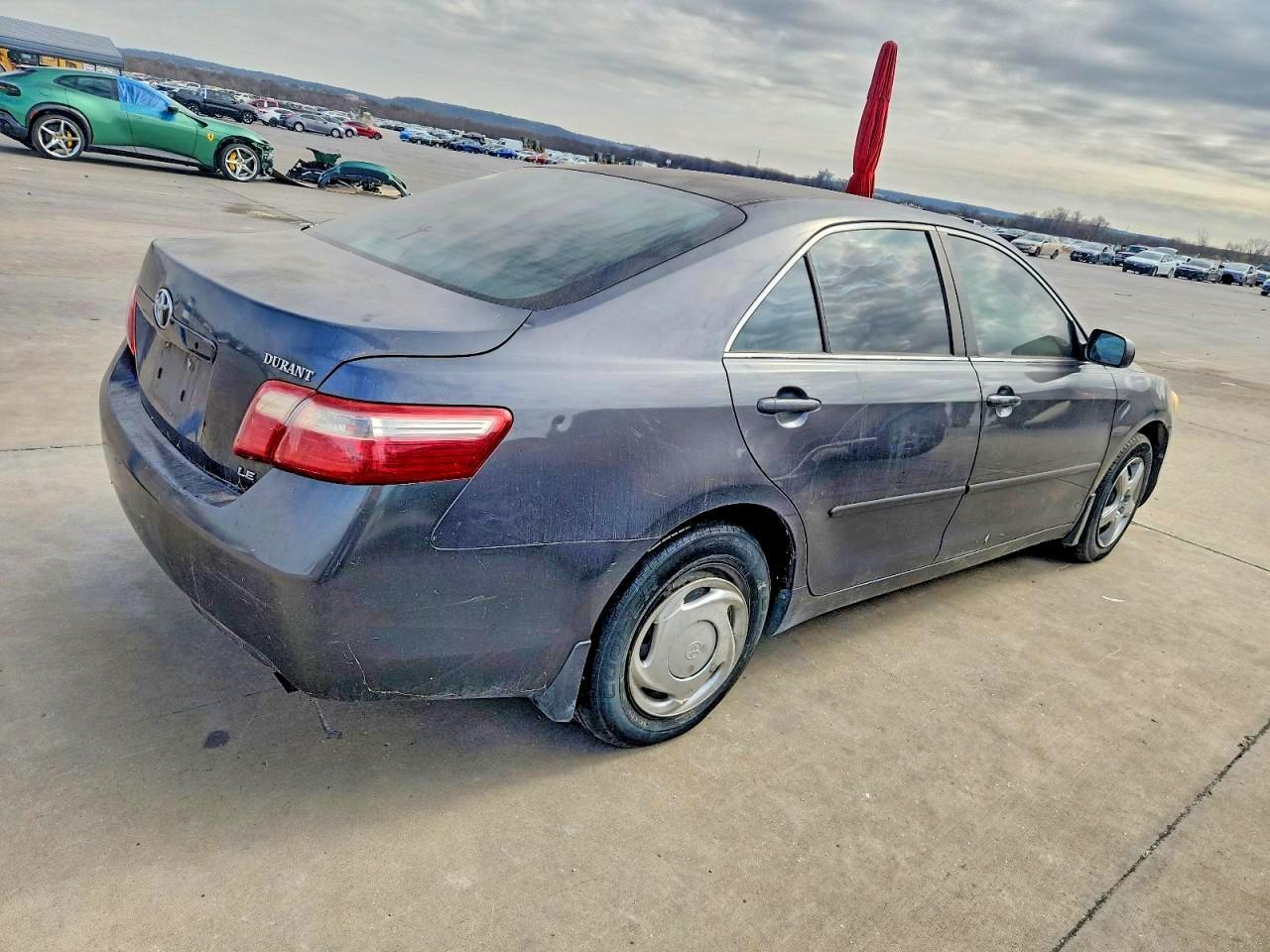 2009 Toyota Camry Le - Фото 3