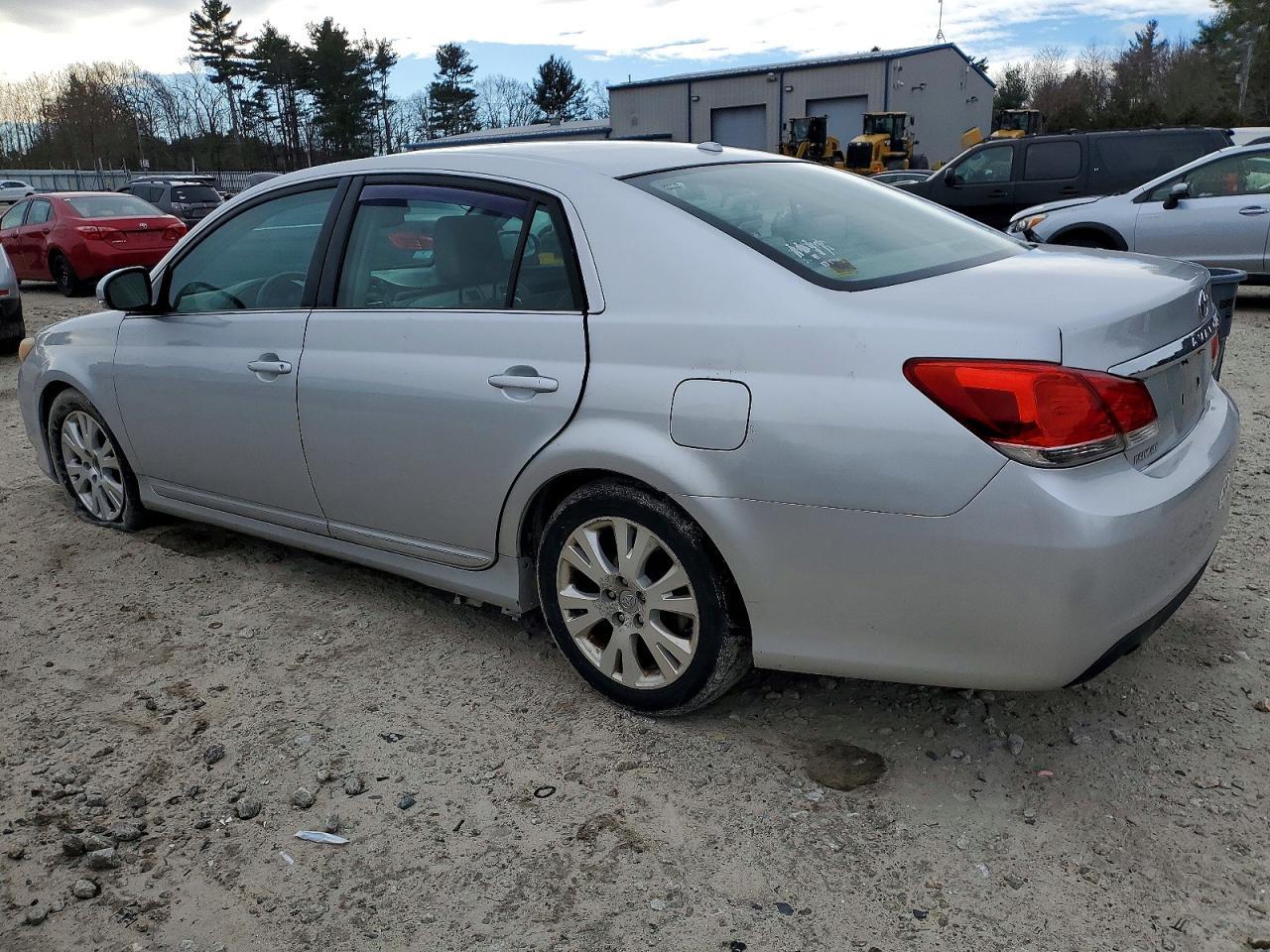 2011 Toyota Avalon Base - Фото 2
