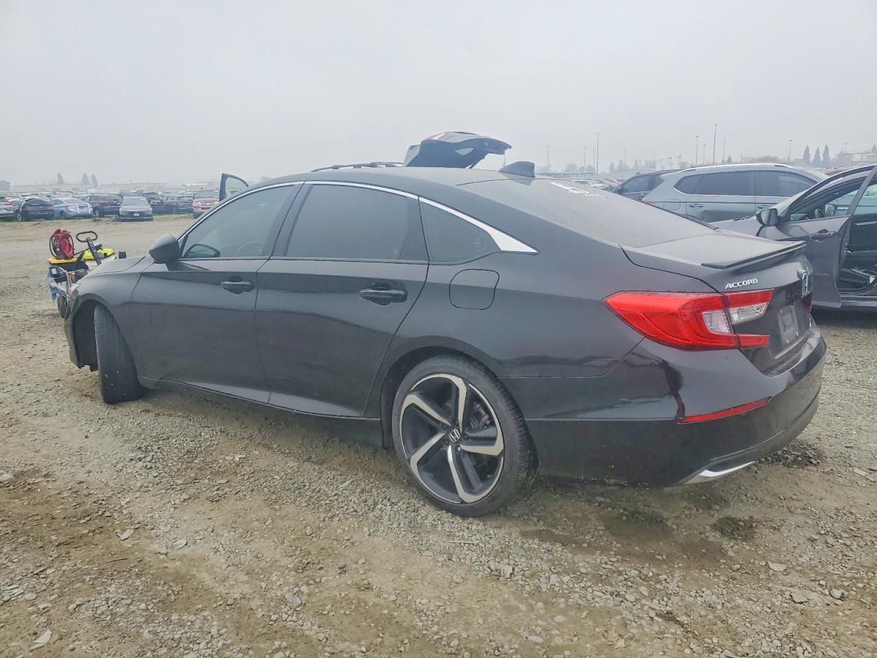 2022 Honda Accord Hybrid Sport - Image 2